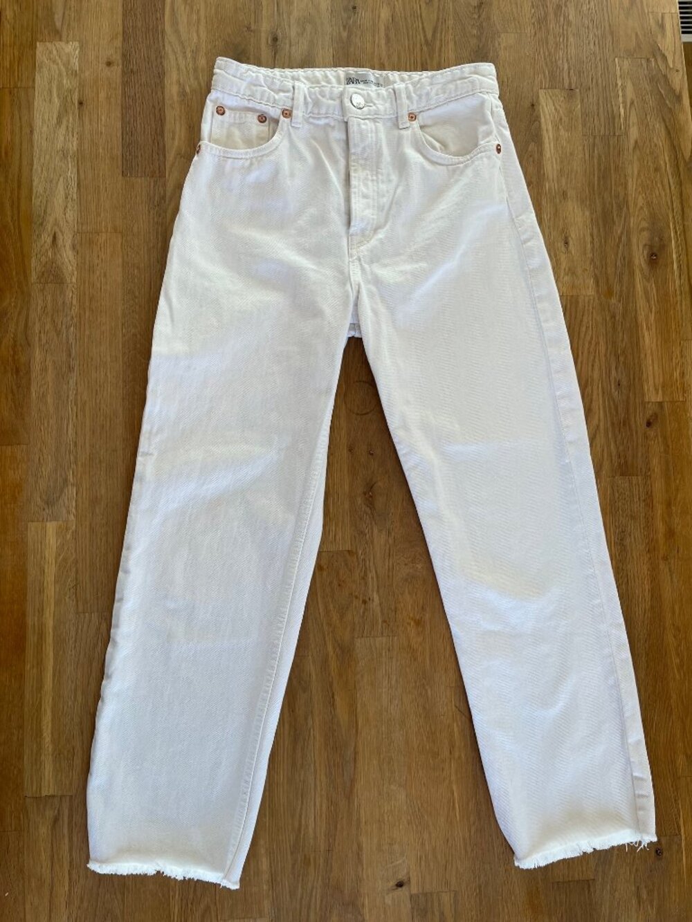Zara Straight Leg Cropped White Jeans, Size 6